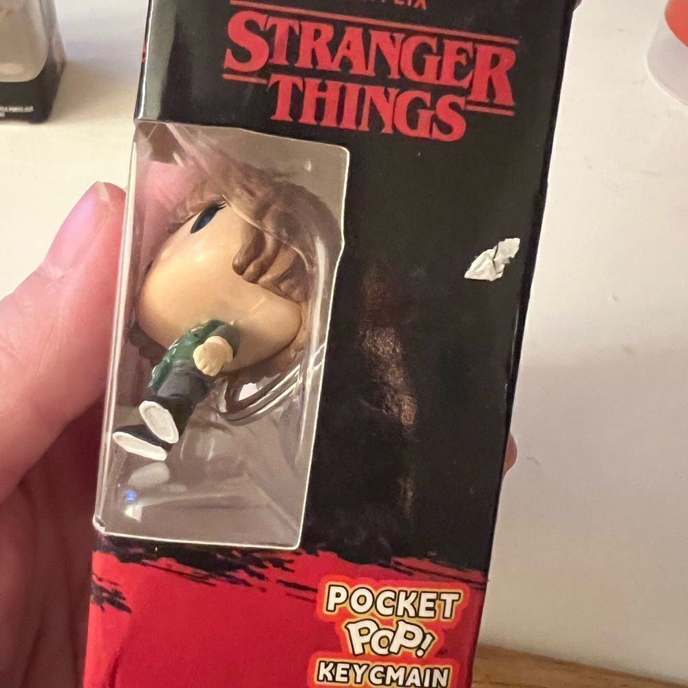 Funko Pop Keychain Stranger Things ROBIN - Picture 4 of 7